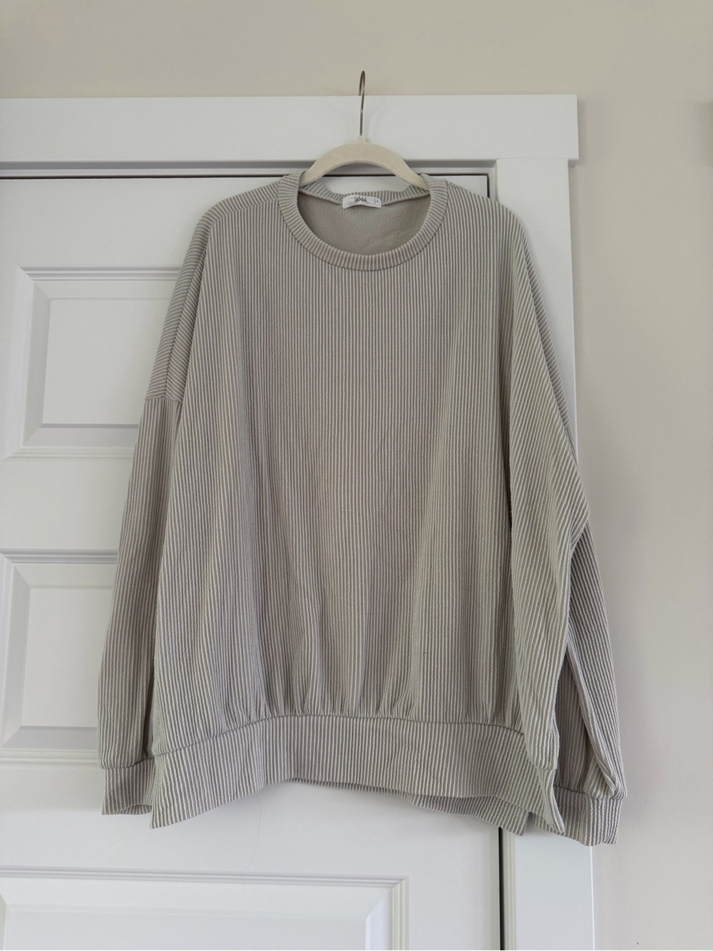 TALULAH Women's Ribbed Crewneck Sweater - Light Beige